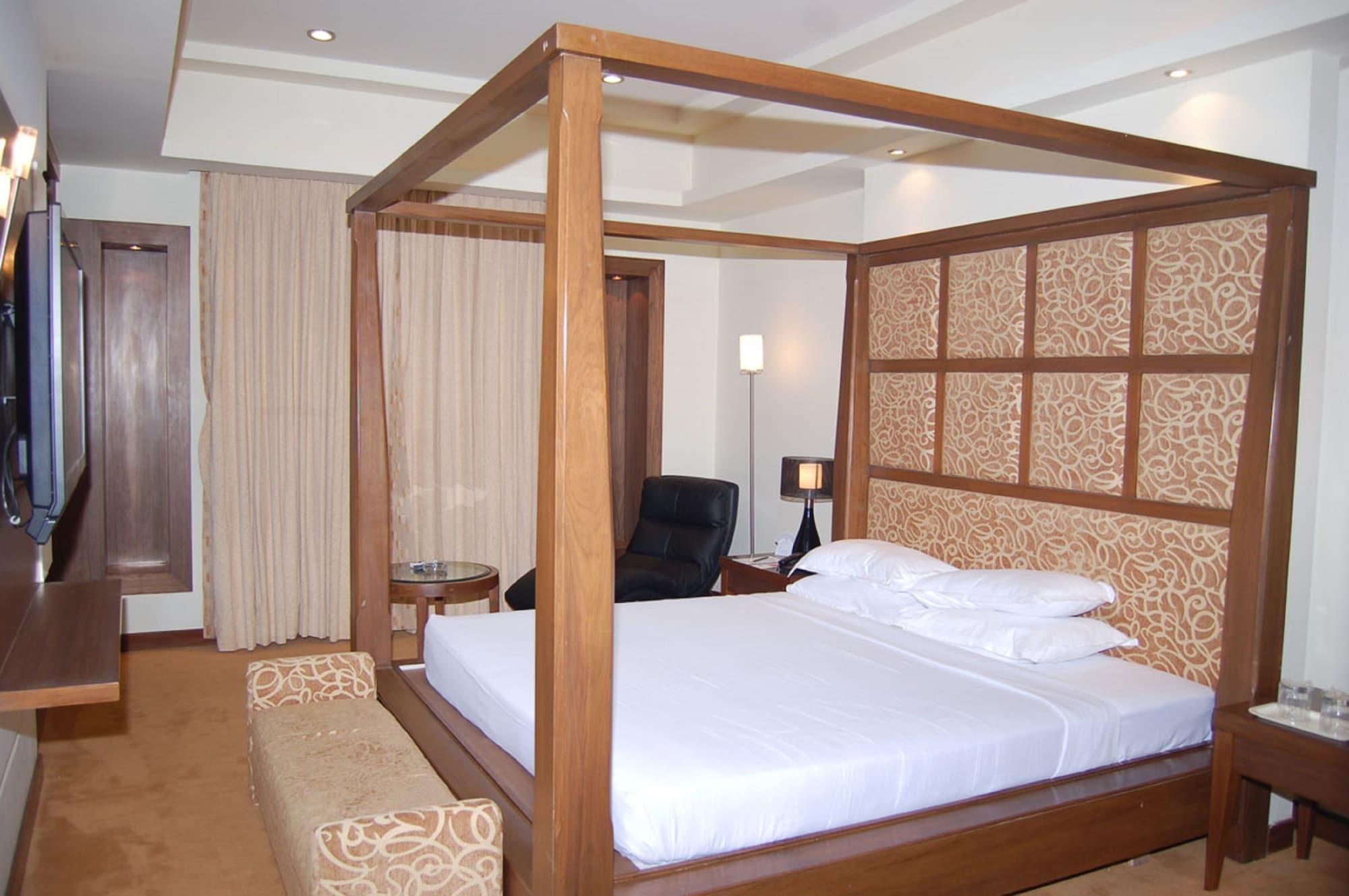 Cambay Sapphire, Gandhinagar Hotel Exterior photo