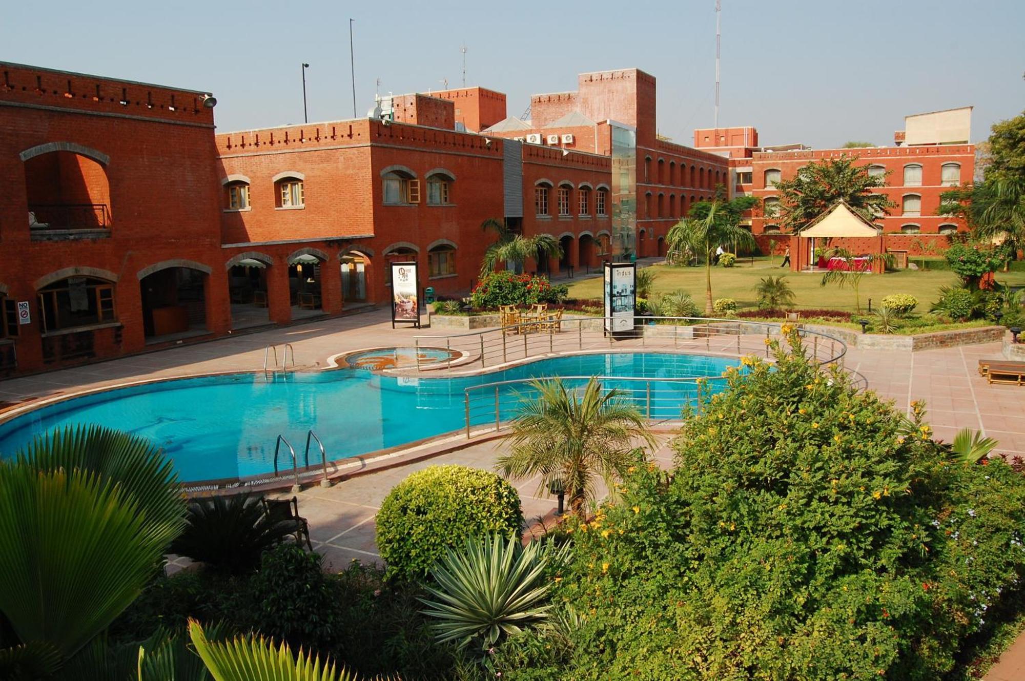 Cambay Sapphire, Gandhinagar Hotel Exterior photo