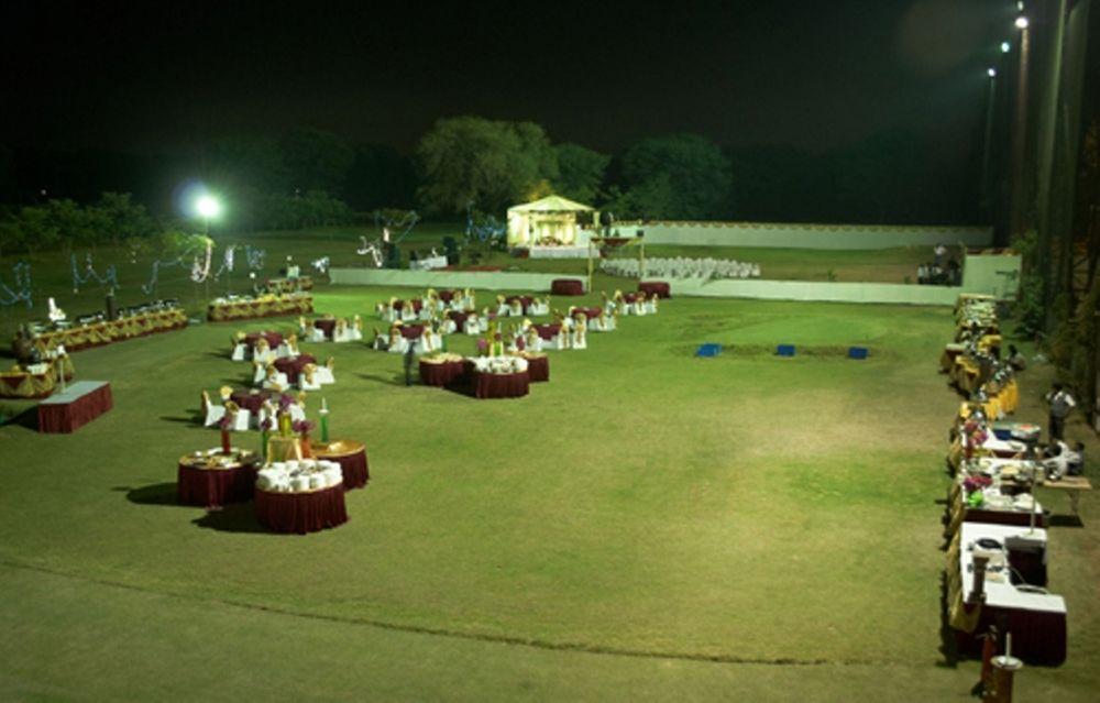Cambay Sapphire, Gandhinagar Hotel Restaurant photo