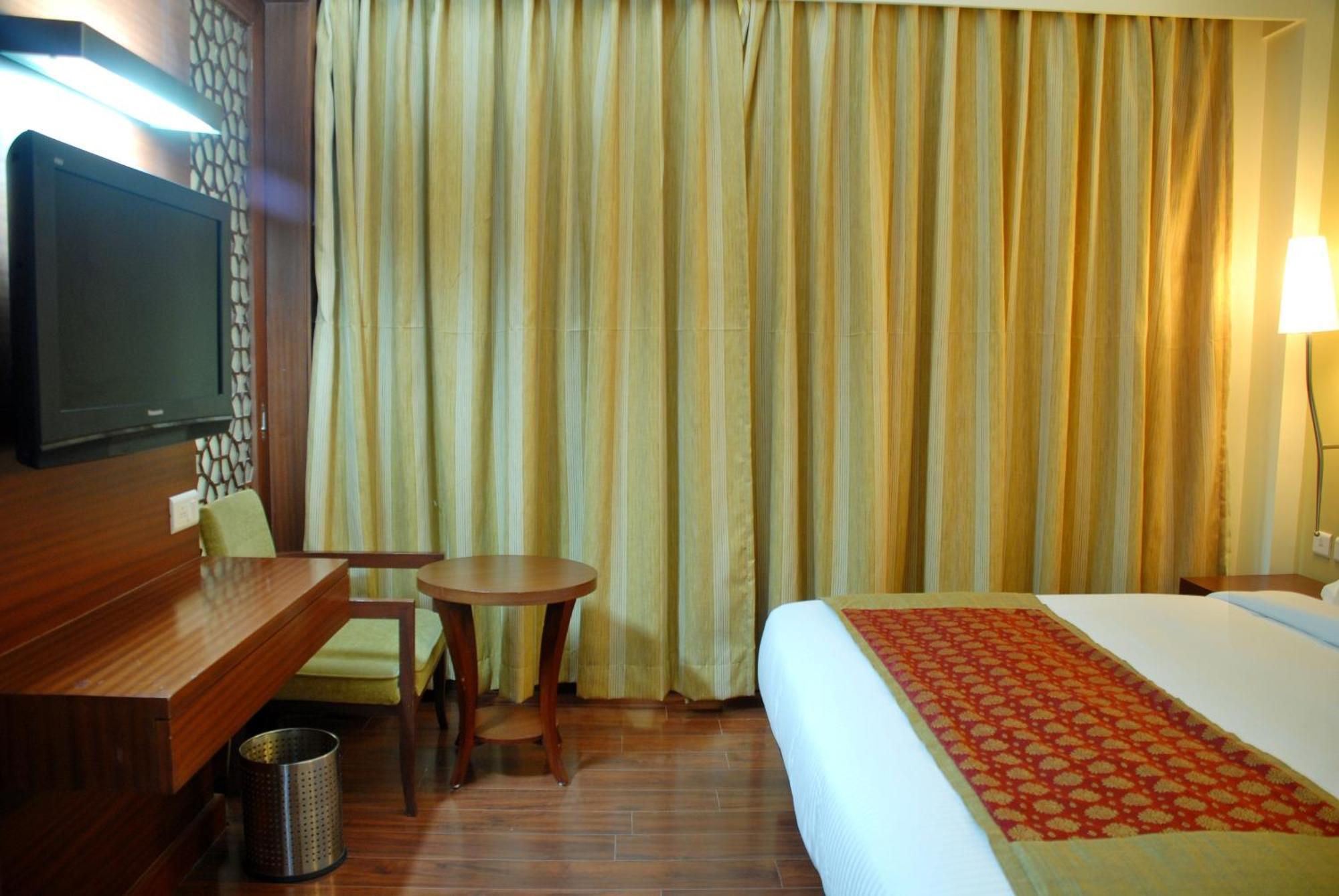 Cambay Sapphire, Gandhinagar Hotel Exterior photo