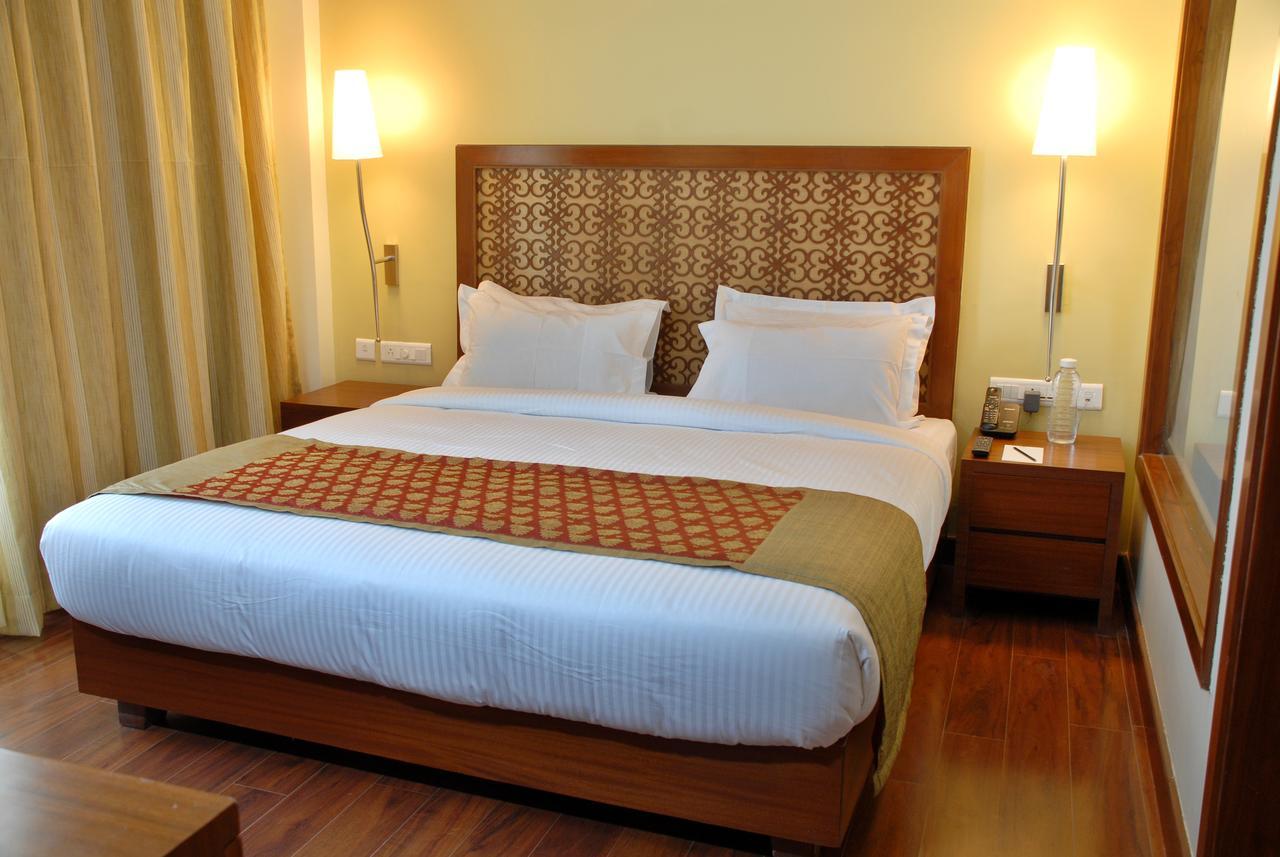 Cambay Sapphire, Gandhinagar Hotel Exterior photo