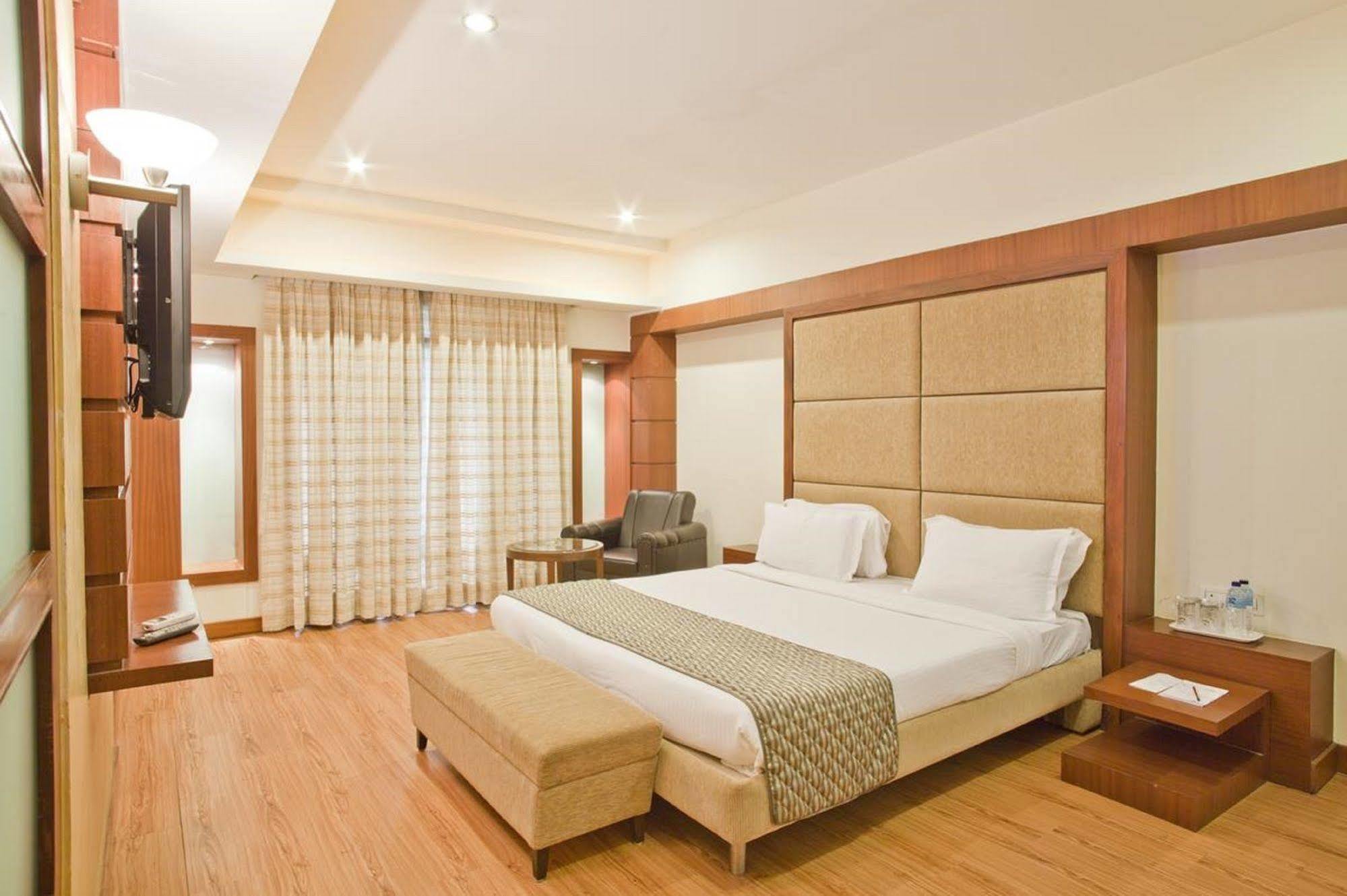 Cambay Sapphire, Gandhinagar Hotel Exterior photo
