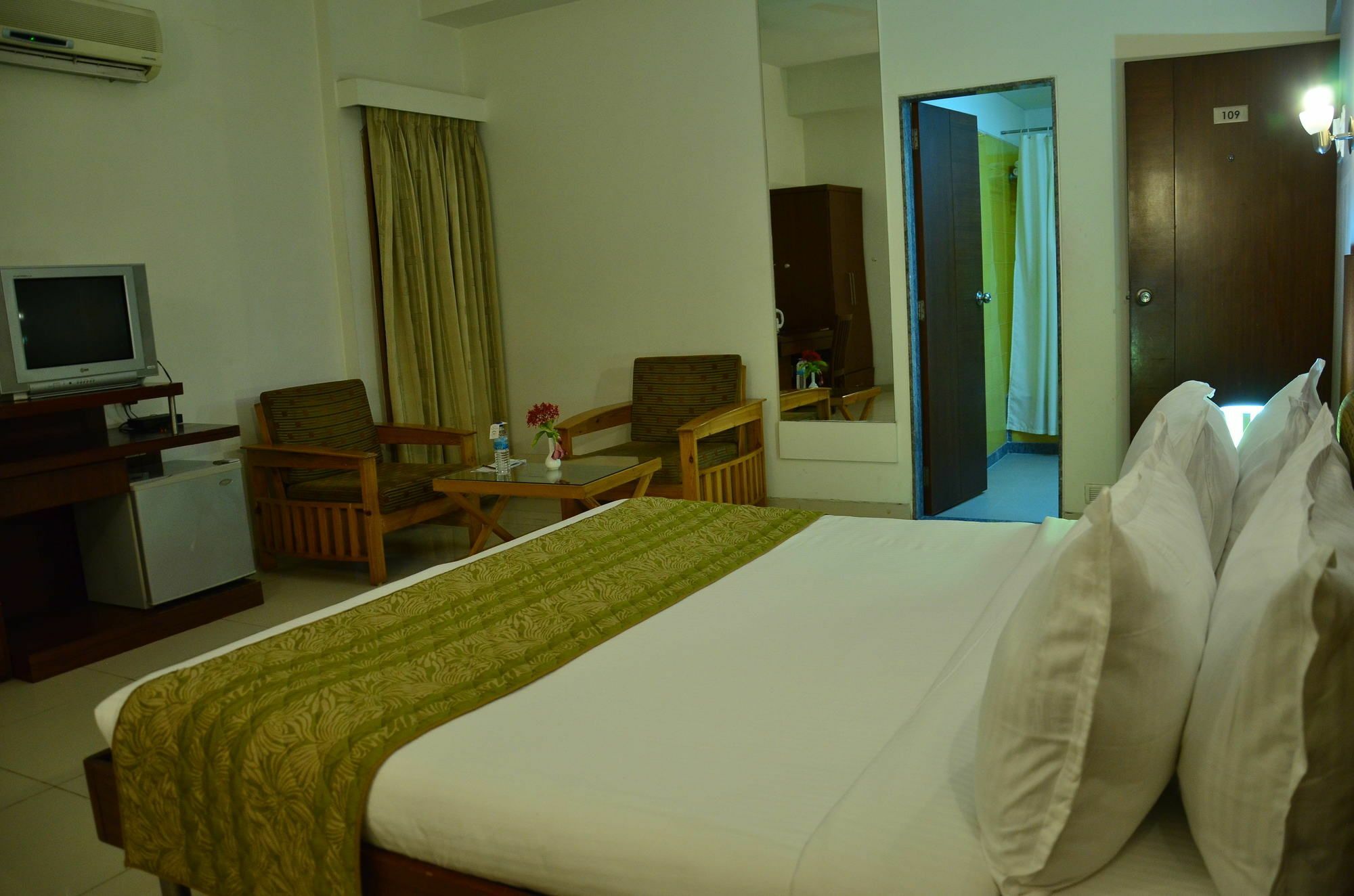 Cambay Sapphire, Gandhinagar Hotel Exterior photo